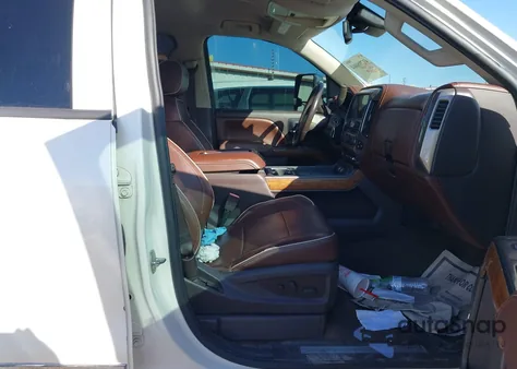 2014 Chevrolet Silverado 1500 High Country z USA, uszkodzony, nr VIN 3GCUKTEJ7EG292389